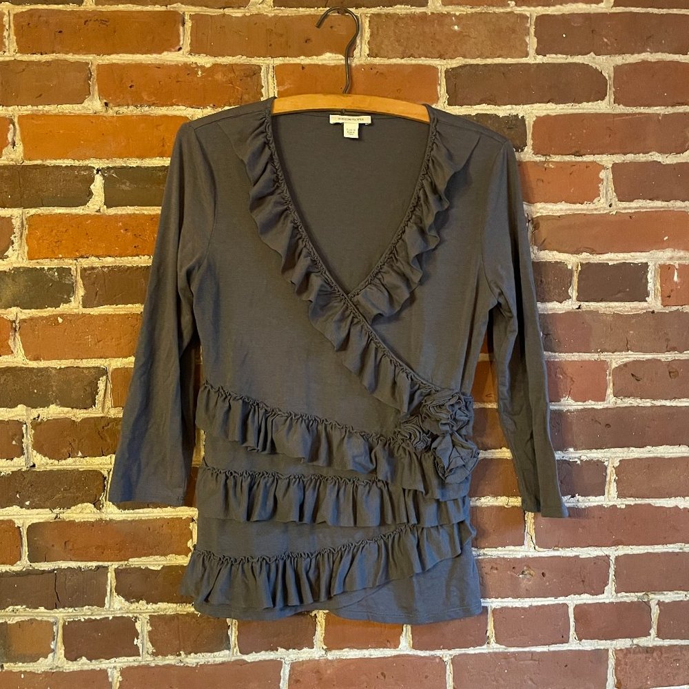 Boston Proper Ruffle Top with Quarter Sleeves in Grey, size Small